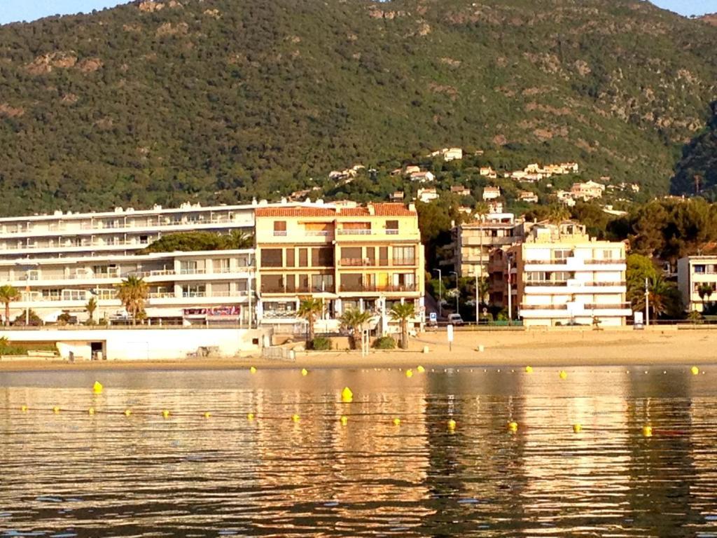 Hotel Les Alizes Cavalaire-sur-Mer Exteriör bild