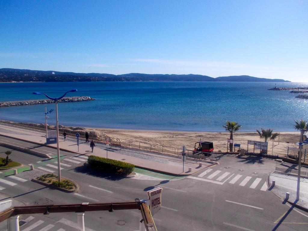 Hotel Les Alizes Cavalaire-sur-Mer Exteriör bild