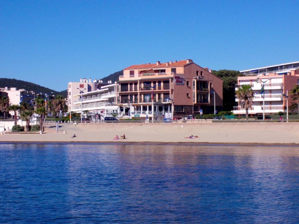 Hotel Les Alizes Cavalaire-sur-Mer Exteriör bild