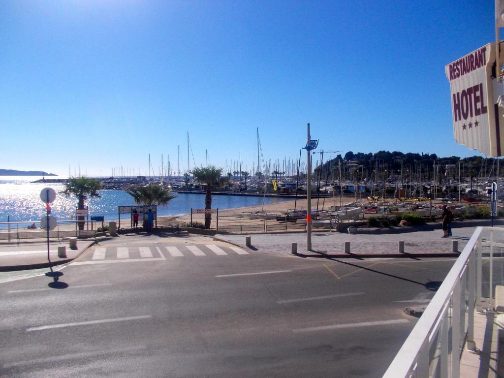 Hotel Les Alizes Cavalaire-sur-Mer Exteriör bild